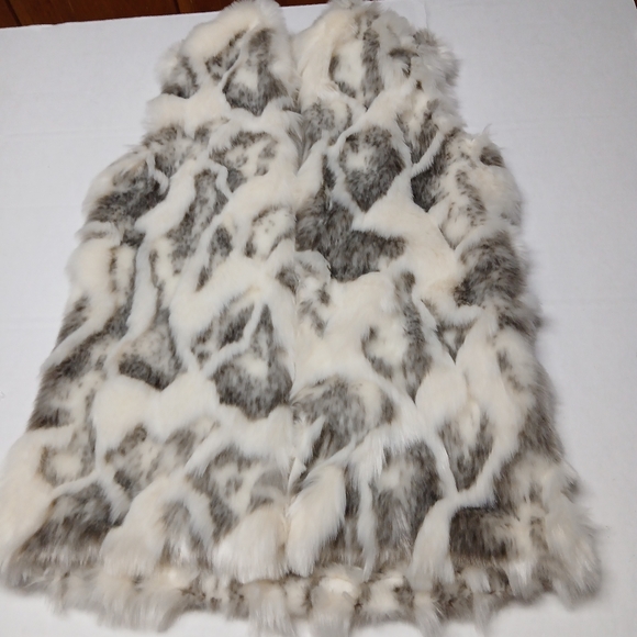 Yana K Faux Fur Vest Sleeveless Jacket White & Black Animal Print O/S Fits S-XL - Picture 1 of 13